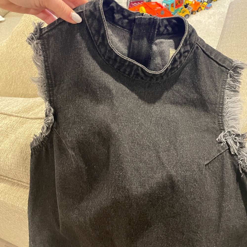 Gap vest size small. Perfect condition